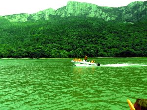 Croaziere in Cazanele Dunarii cu Barca sau Salupa